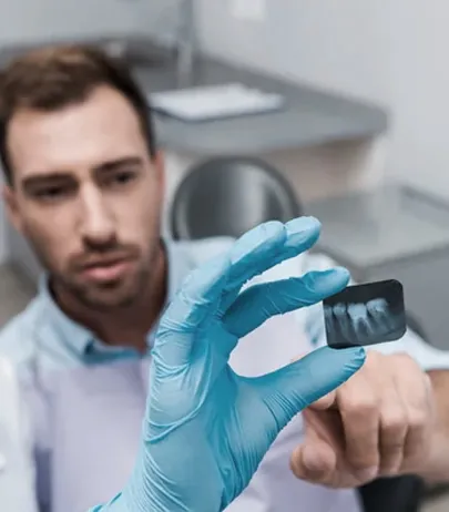 Diş implantlatı